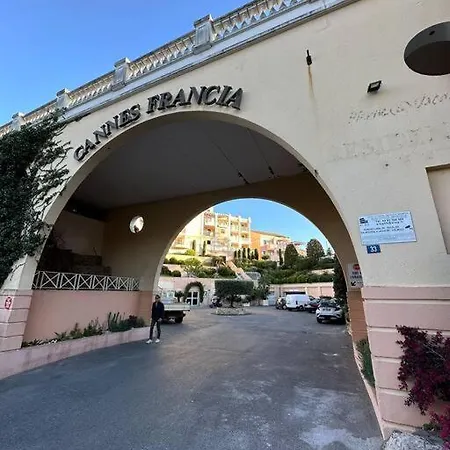 Apartman Beau T2 Avec Terrasse Vue Cannes